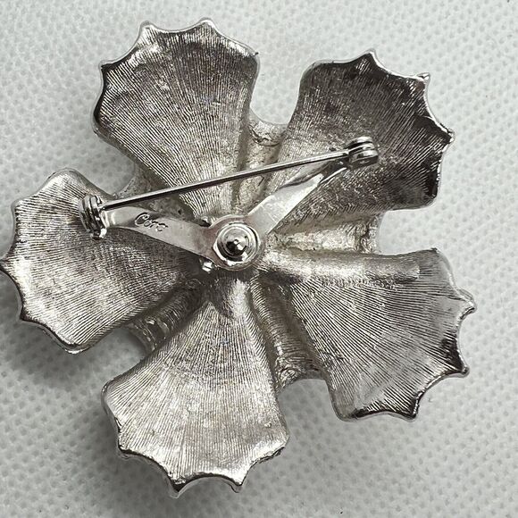 CORO Large Flower Silver Brooch Textured Late 60s Early 60s Vintage - Picture 5 of 5